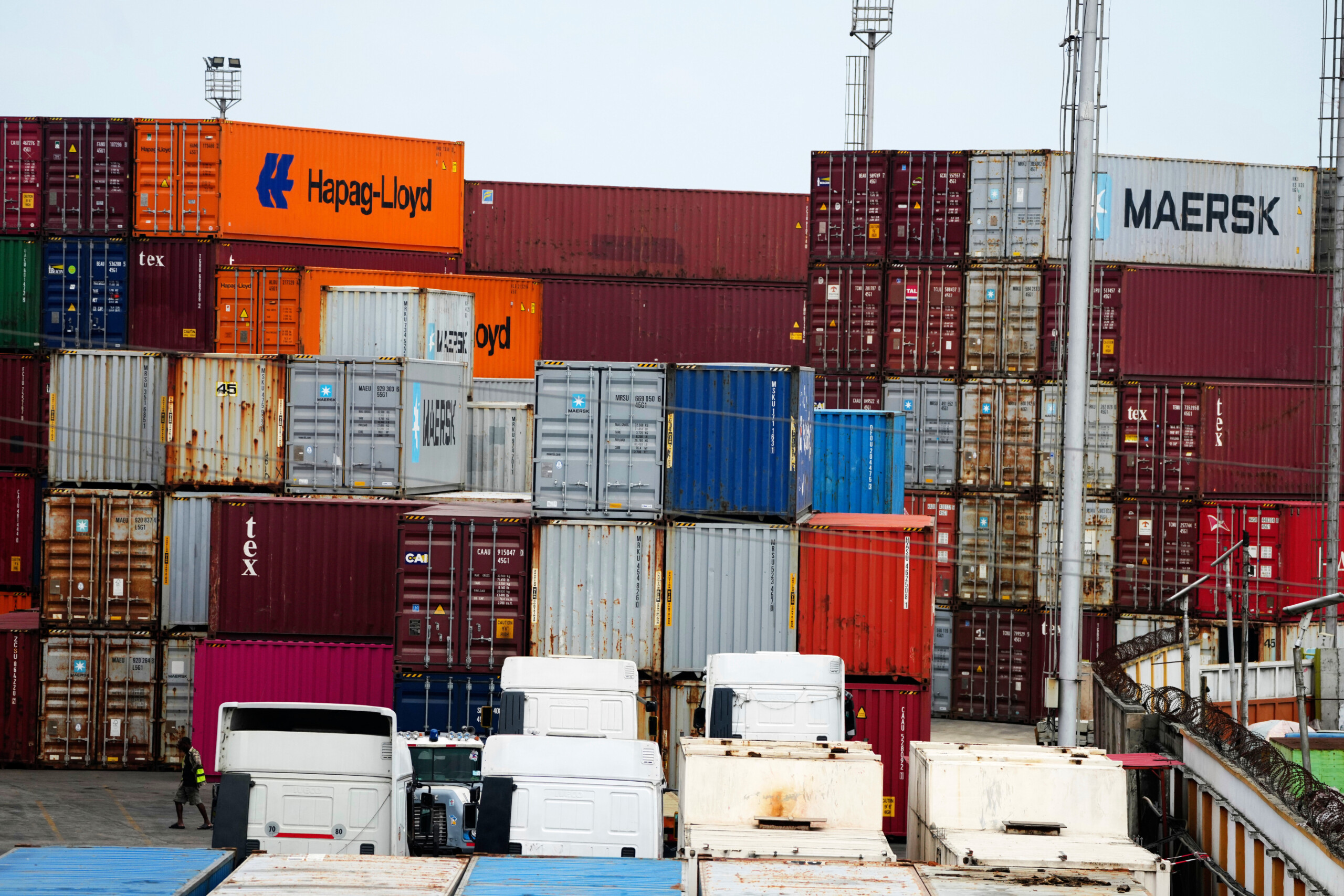 droits de douane les tarifs generalises des etats unis envers des dizaines de pays entrent en vigueur scaled