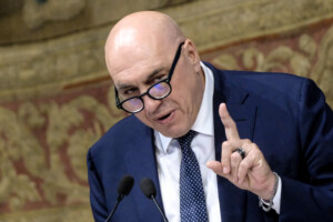 moyen orient crosetto lobjectif est dalleger la situation durgence a gaza