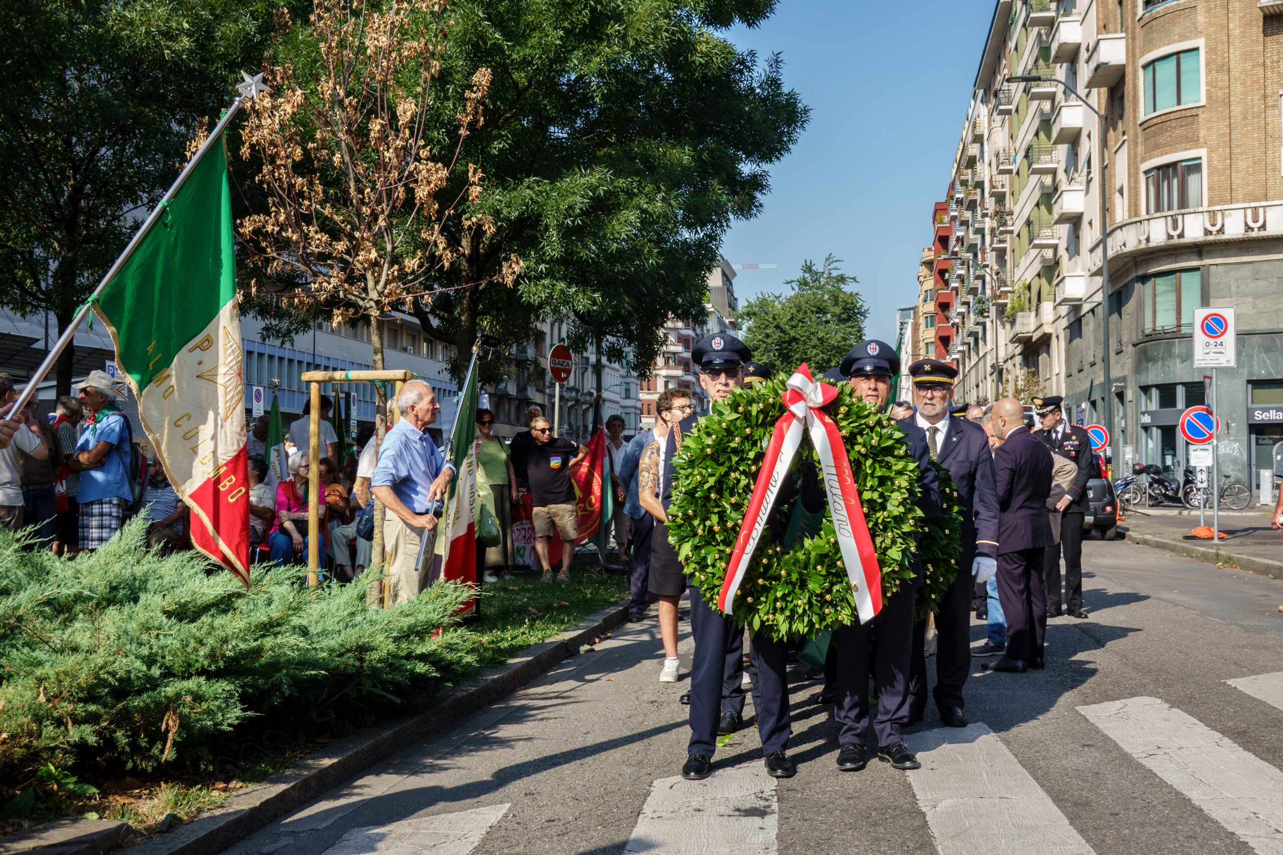 milan sur la place loreto on se souvient des victimes du massacre de 1944 scaled