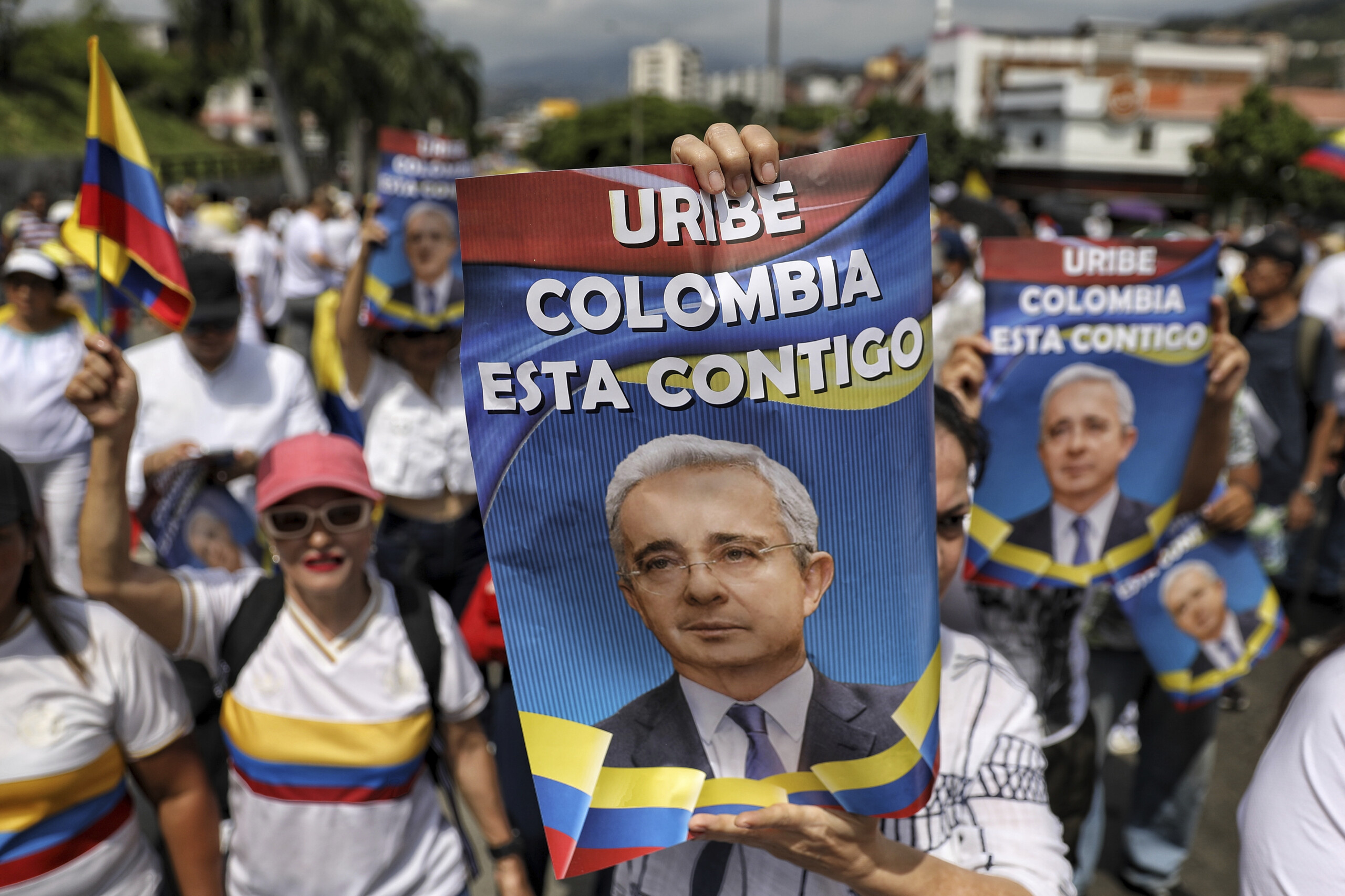 colombie le candidat a la presidence uribe est mort victime dun attentat scaled