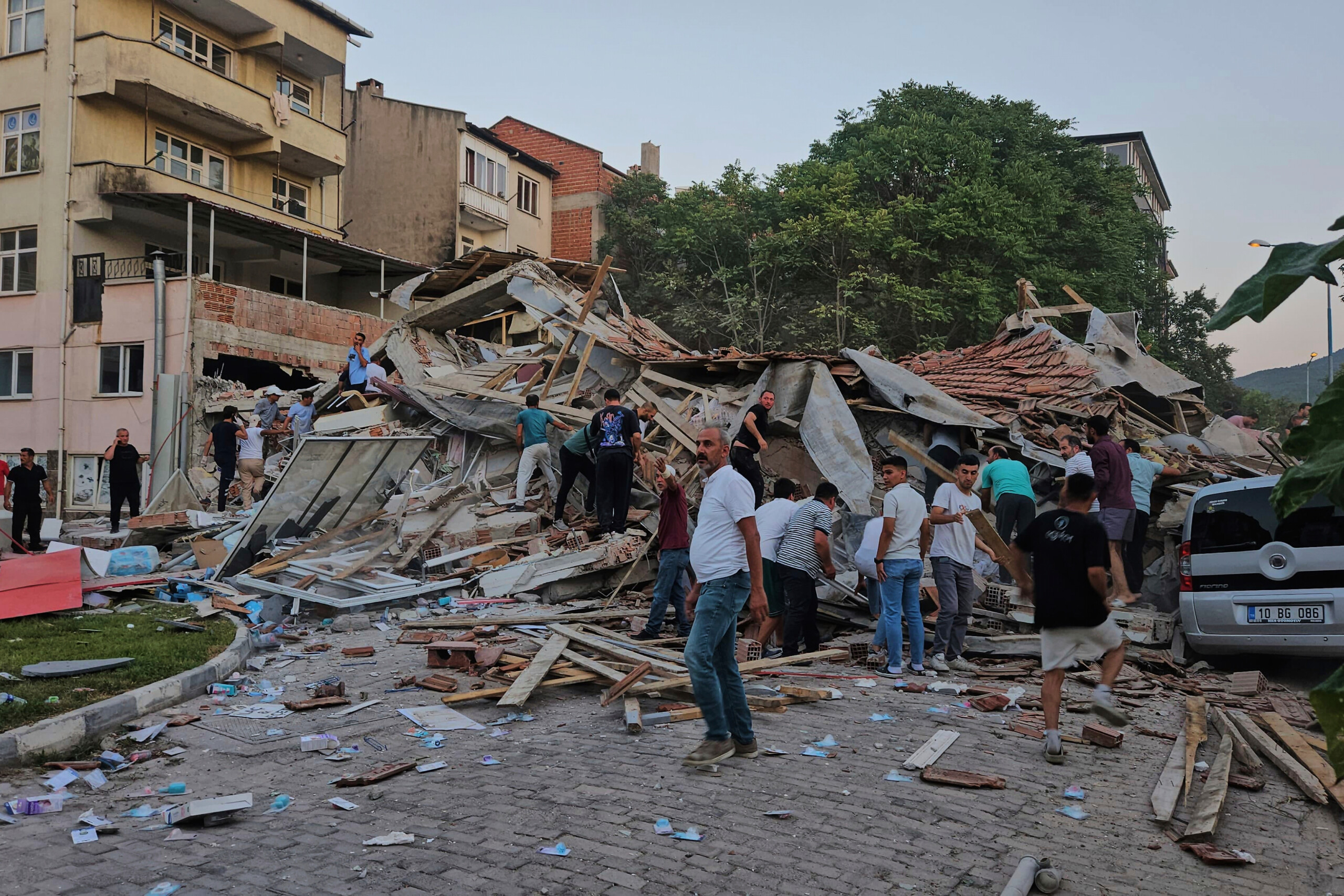 Séisme en Turquie : un mort et 29 blessés après un tremblement de terre de magnitude 6,1 1 seisme en turquie un mort et 29 blesses apres un tremblement de terre de magnitude 61 scaled