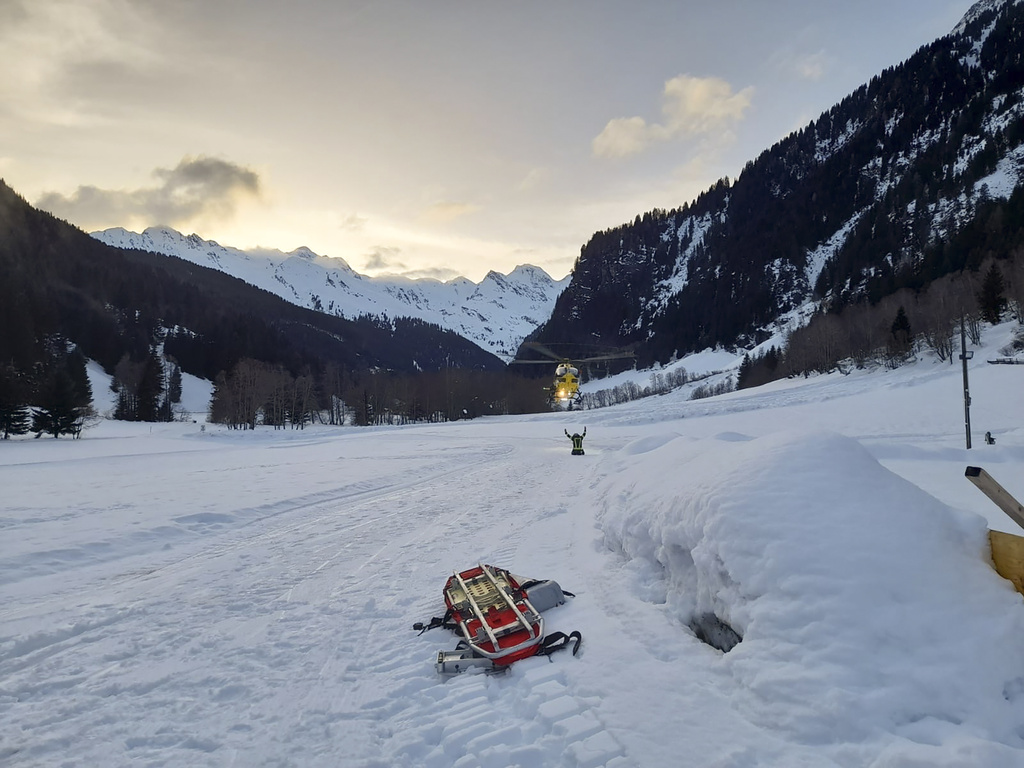chute de 2 600 metres un pere et son fils de 25 ans meurent en haut adige