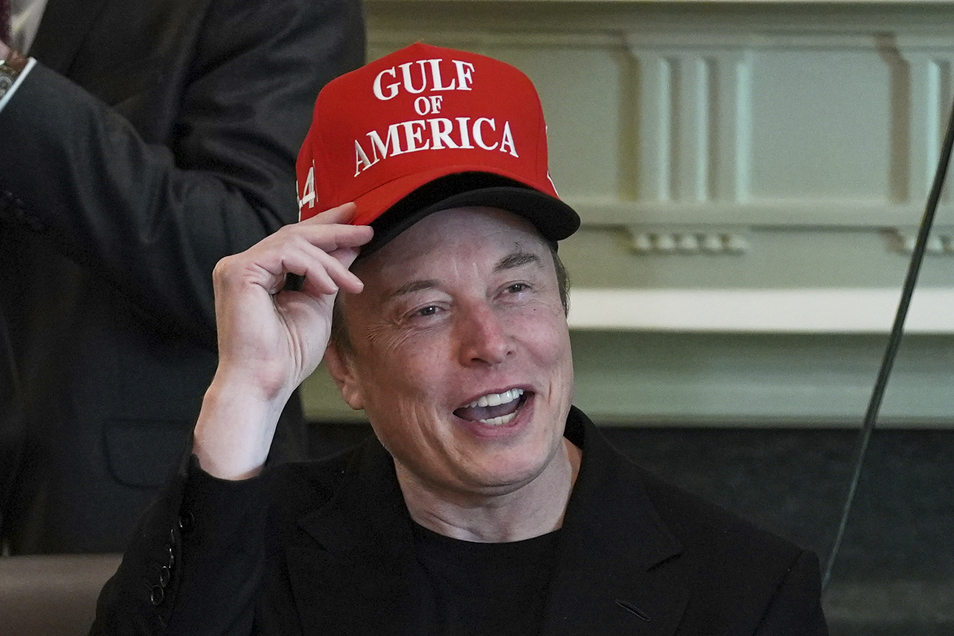 musk intente une action en justice contre apple x et grok exclus des applications incontournables