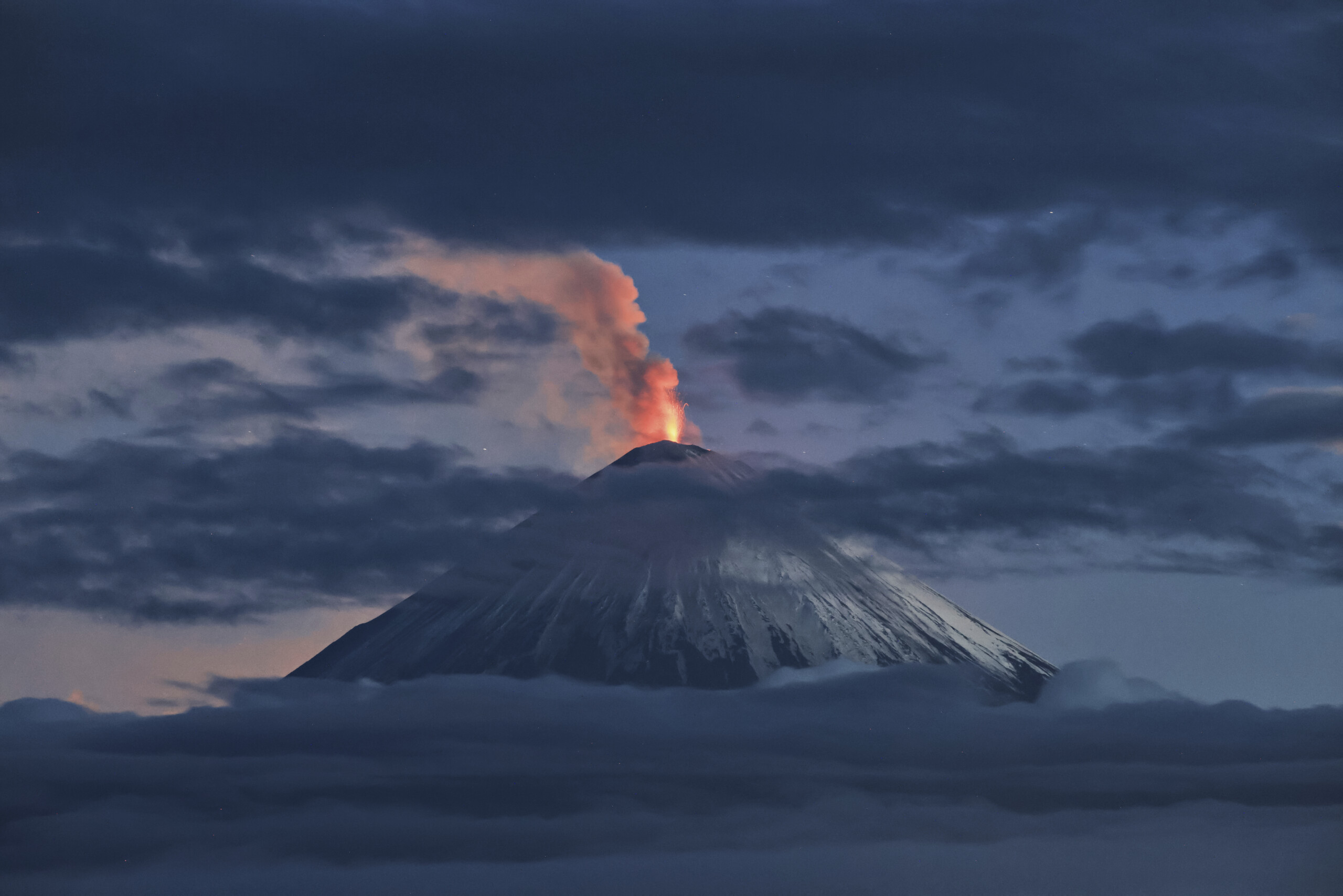 russie eruption volcanique au kamtchatka perturbations possibles pour les vols a destination de lalaska scaled