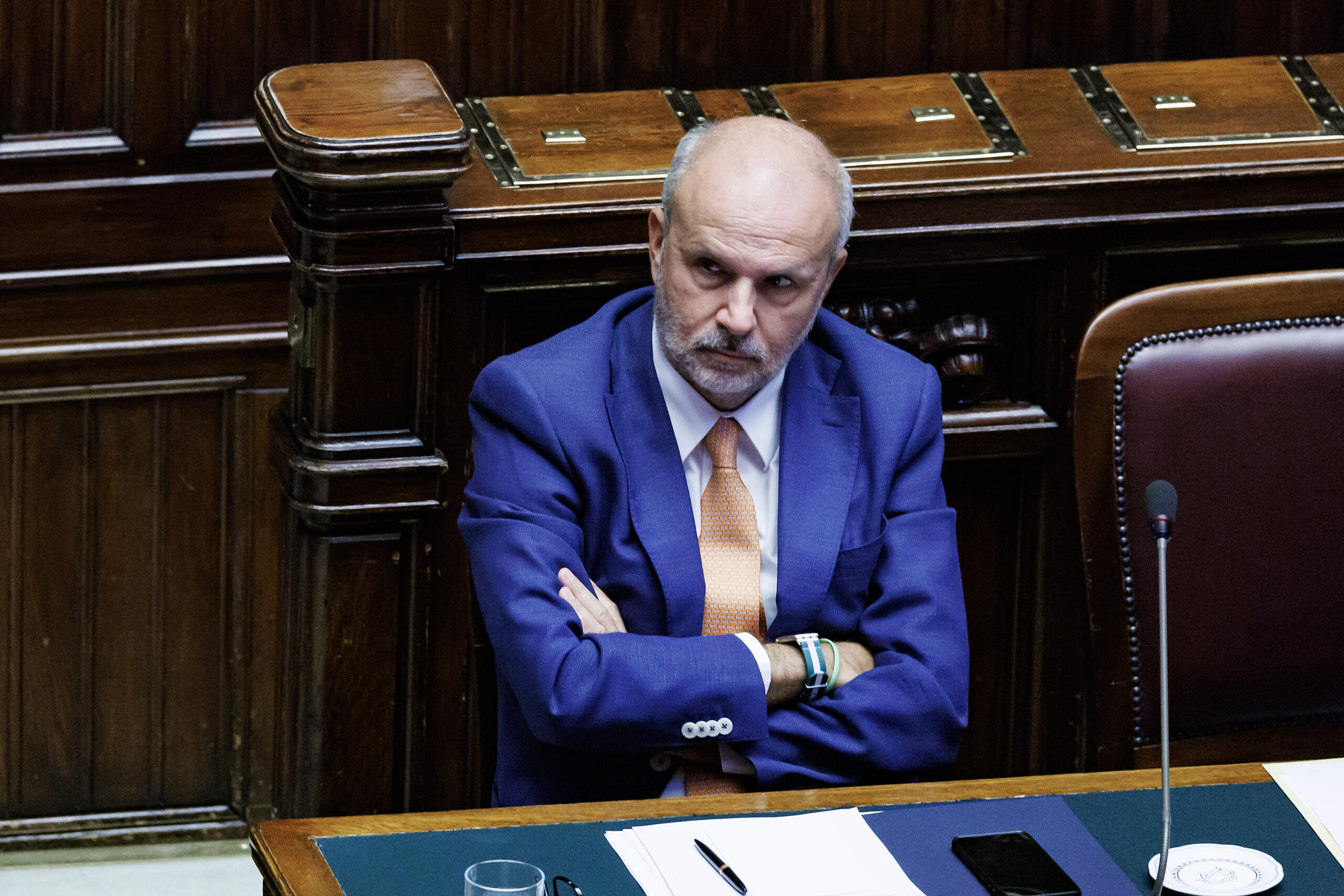 vaccins le ministre schillaci revoque les nominations du groupe nitag scaled