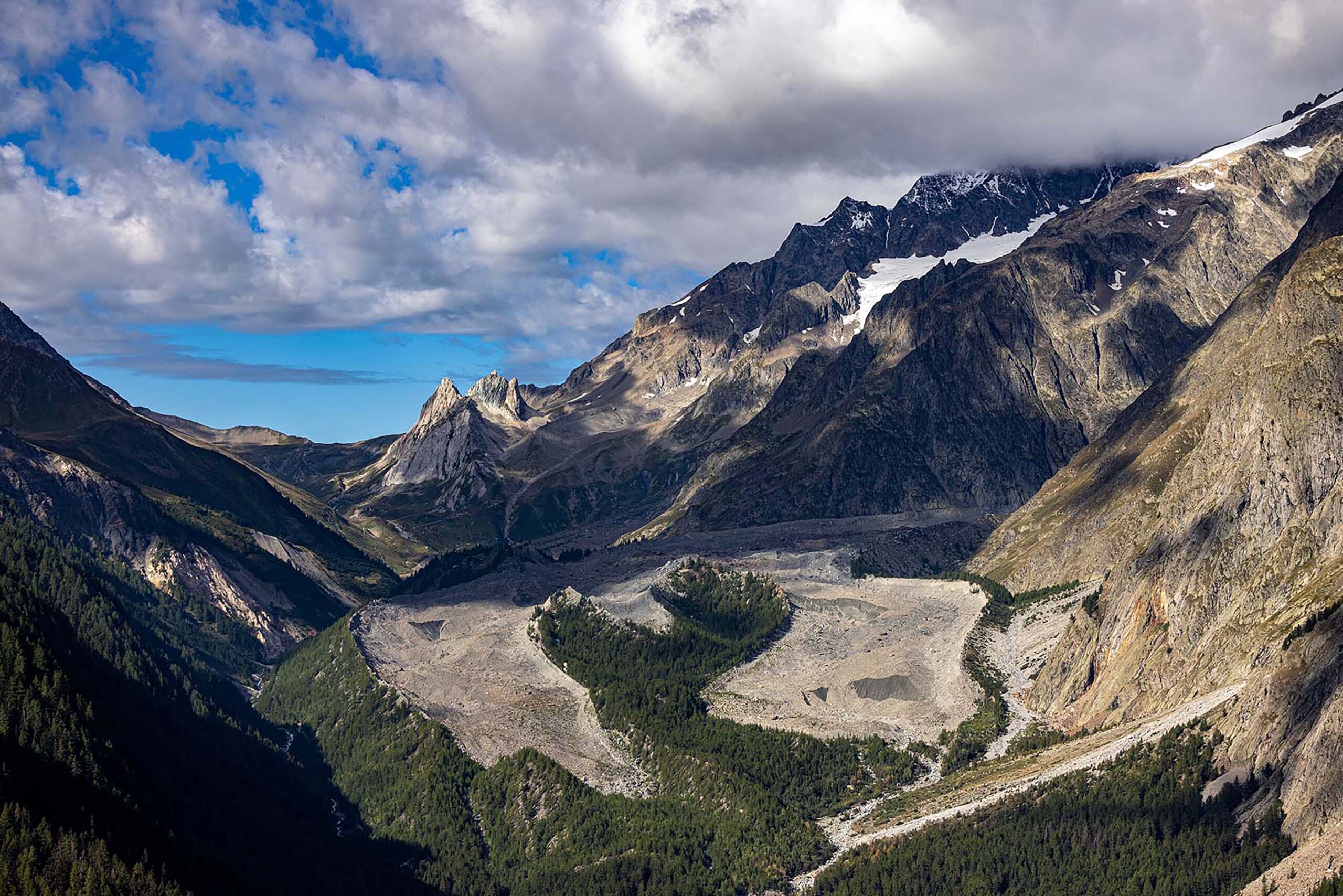 montagne chute mortelle sur le mont blanc un alpiniste decede scaled