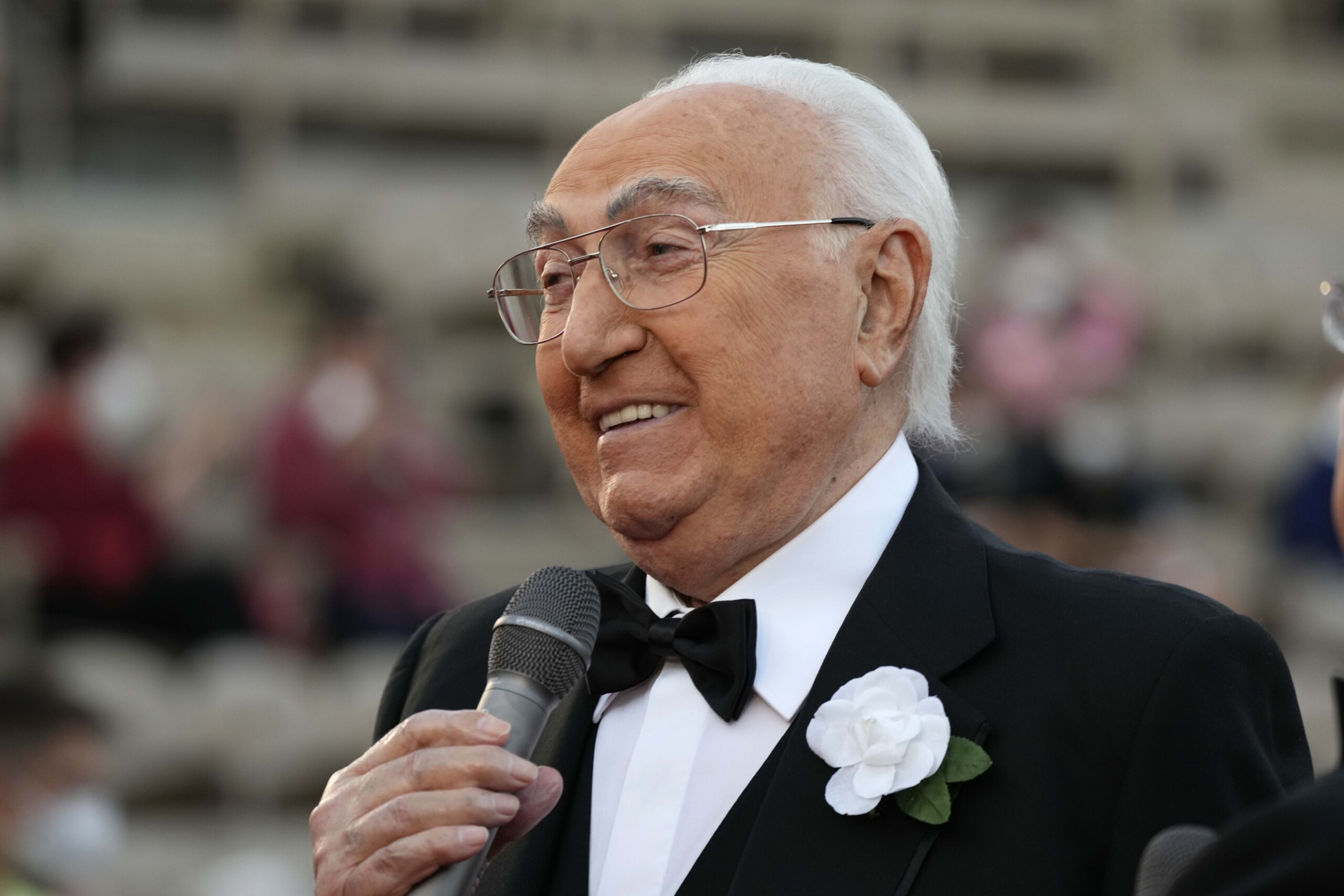 pippo baudo les funerailles auront lieu mercredi dans sa ville natale de militello scaled