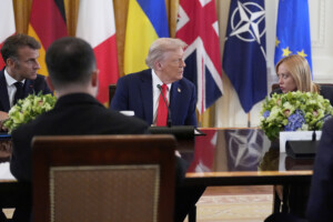 ukraine trump nous allons essayer dorganiser une reunion trilaterale et de mettre fin a la guerre