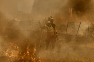 espagne sanchez les zones touchees par les incendies declarees zones durgence