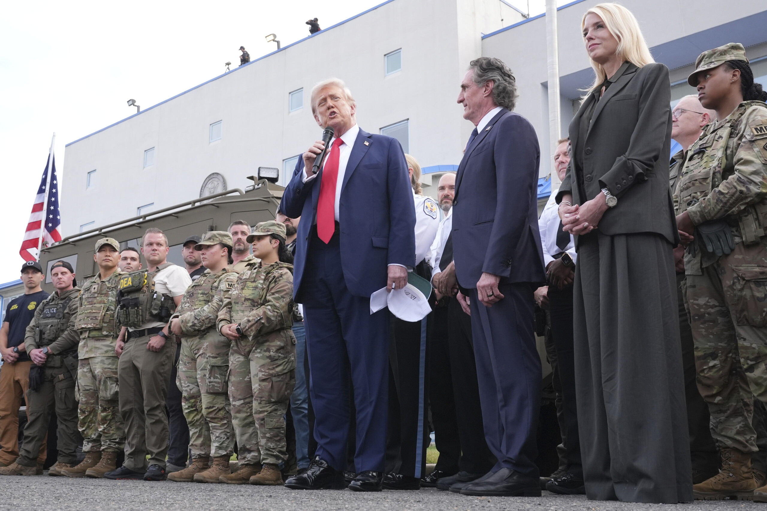 etats unis trump on me demande aussi denvoyer la garde nationale a chicago et a new york scaled