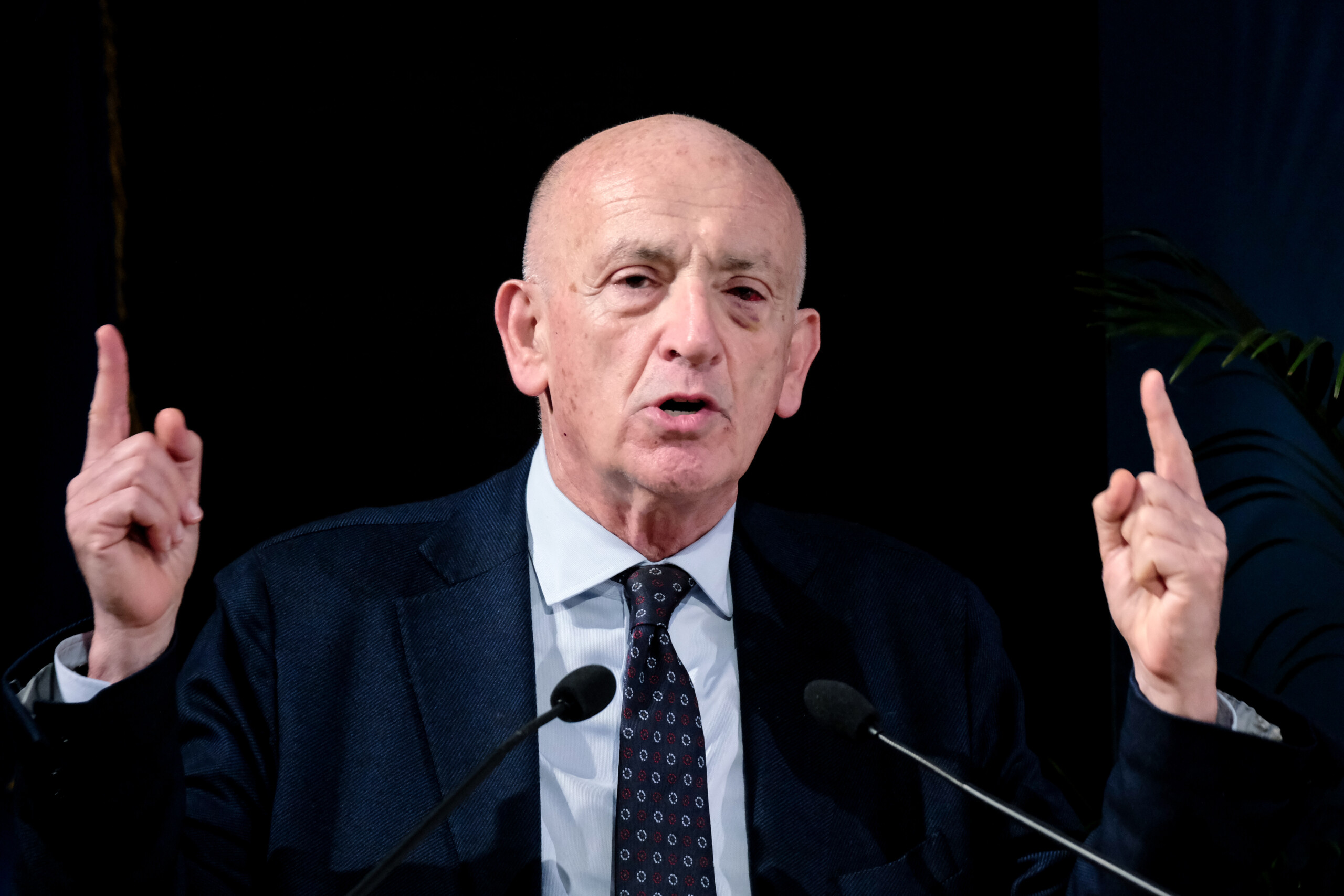 leoncavallo sisto il est dangereux de dire que la culture passe avant la legalite scaled