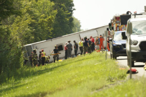 etats unis accident dun bus de touristes dans letat de new york 5 morts