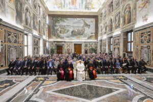 le pape personne ne peut contraindre des peuples a lexil force