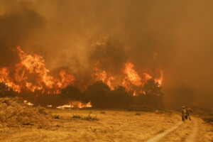 espagne le grand incendie a ourense sest stabilise apres pres dun mois