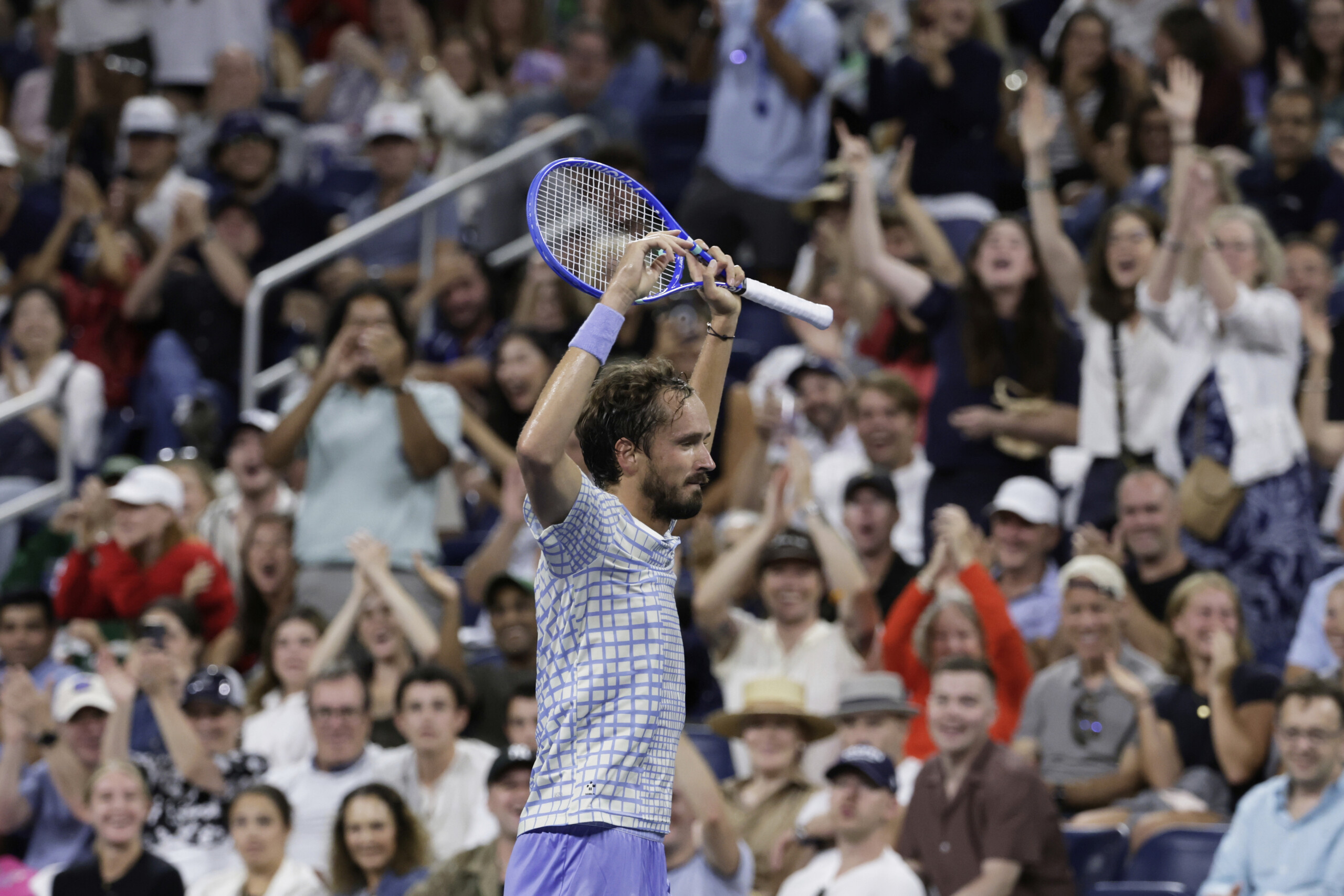 us open bonzi une dispute entre medvedev et larbitre le public narretait pas de crier scaled