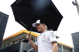 formule 1 bottas et perez pilotes cadillac pour les debuts en 2026
