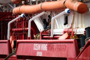 migrants ue demande a la libye dapporter des eclaircissements sur les coups de feu tires contre locean viking