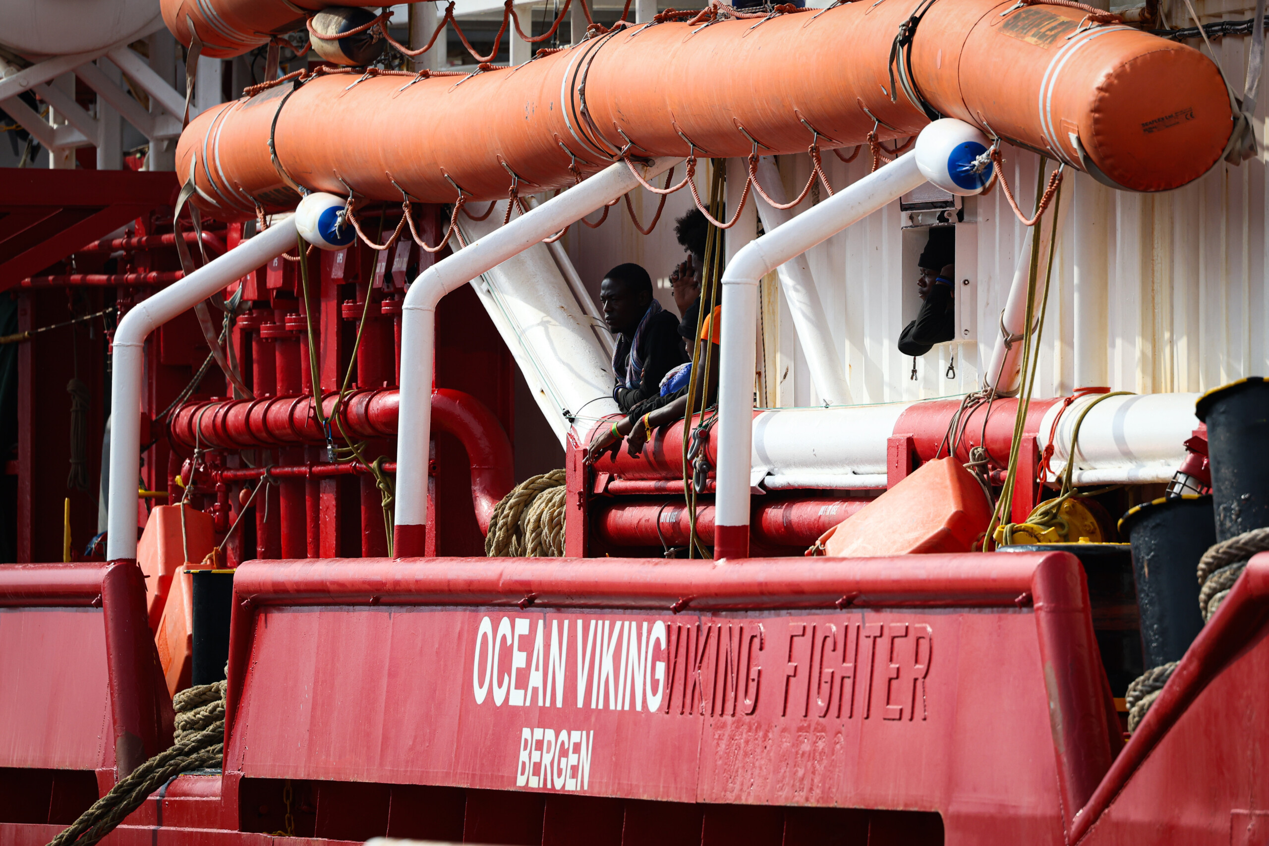 migrants ue demande a la libye dapporter des eclaircissements sur les coups de feu tires contre locean viking scaled