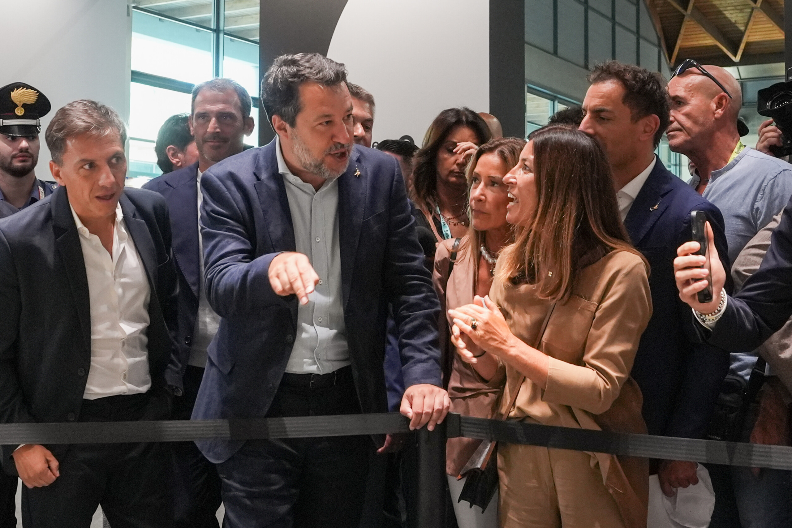 pont sur le detroit salvini jinviterai macron a le traverser avec la premiere voiture scaled
