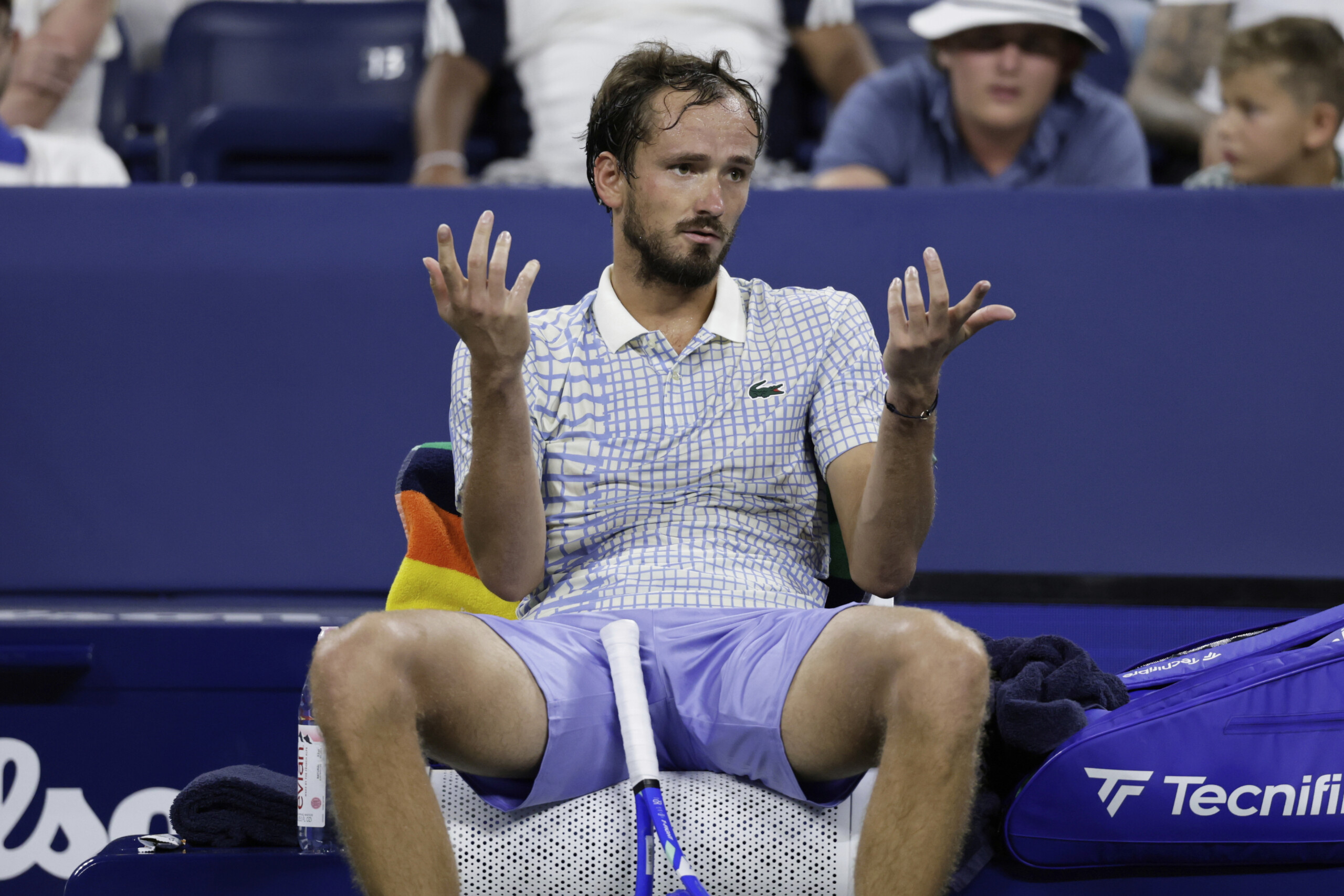 us open medvedev sanctionne de 42 500 dollars damende scaled