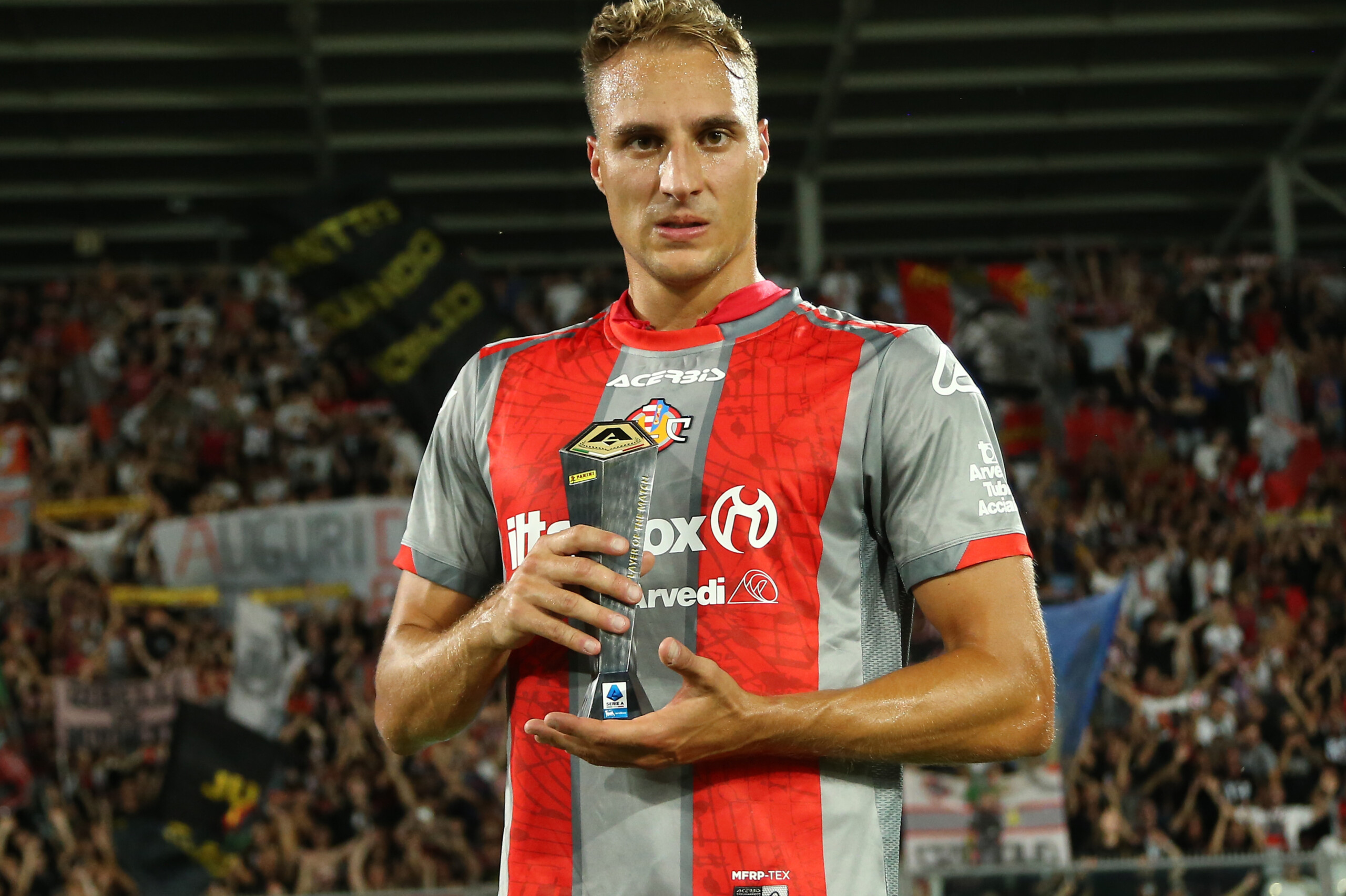 football serie a cremonese bat sassuolo 3 2 et prend la tete du classement scaled