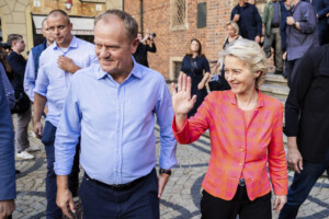 ue von der leyen fait leloge de la pologne ensemble pour une europe qui protege