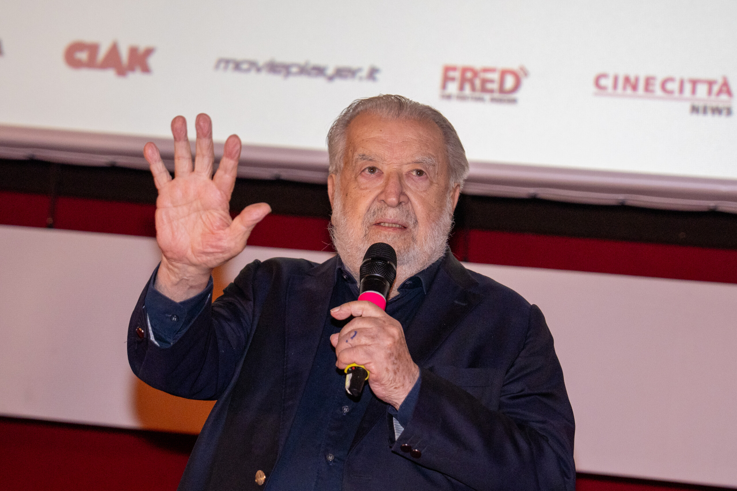 venise 82 pupi avati boycotter le cinema ne mene pas a la paix scaled
