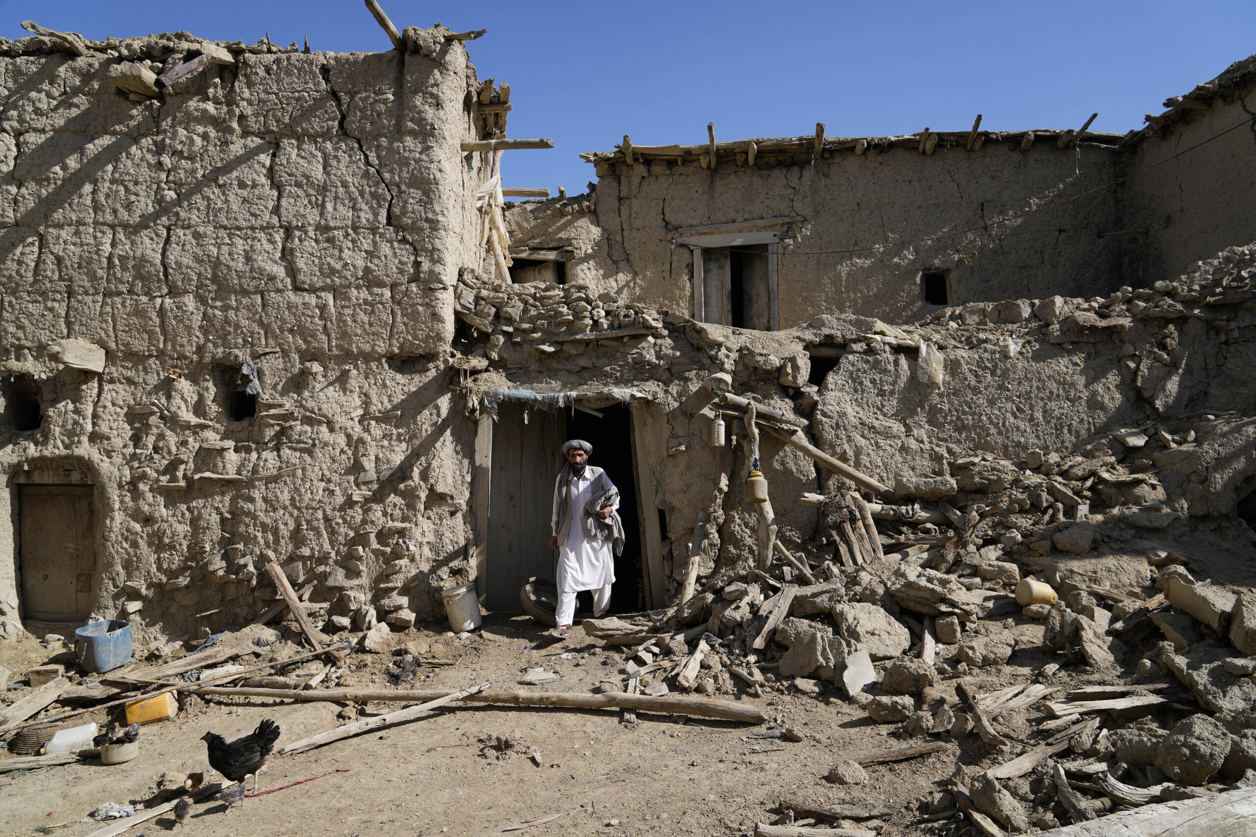 le bilan des victimes du seisme en afghanistan seleve a au moins 620 morts scaled