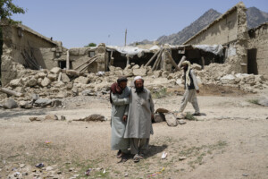 seisme en afghanistan au moins 250 morts et 500 blesses