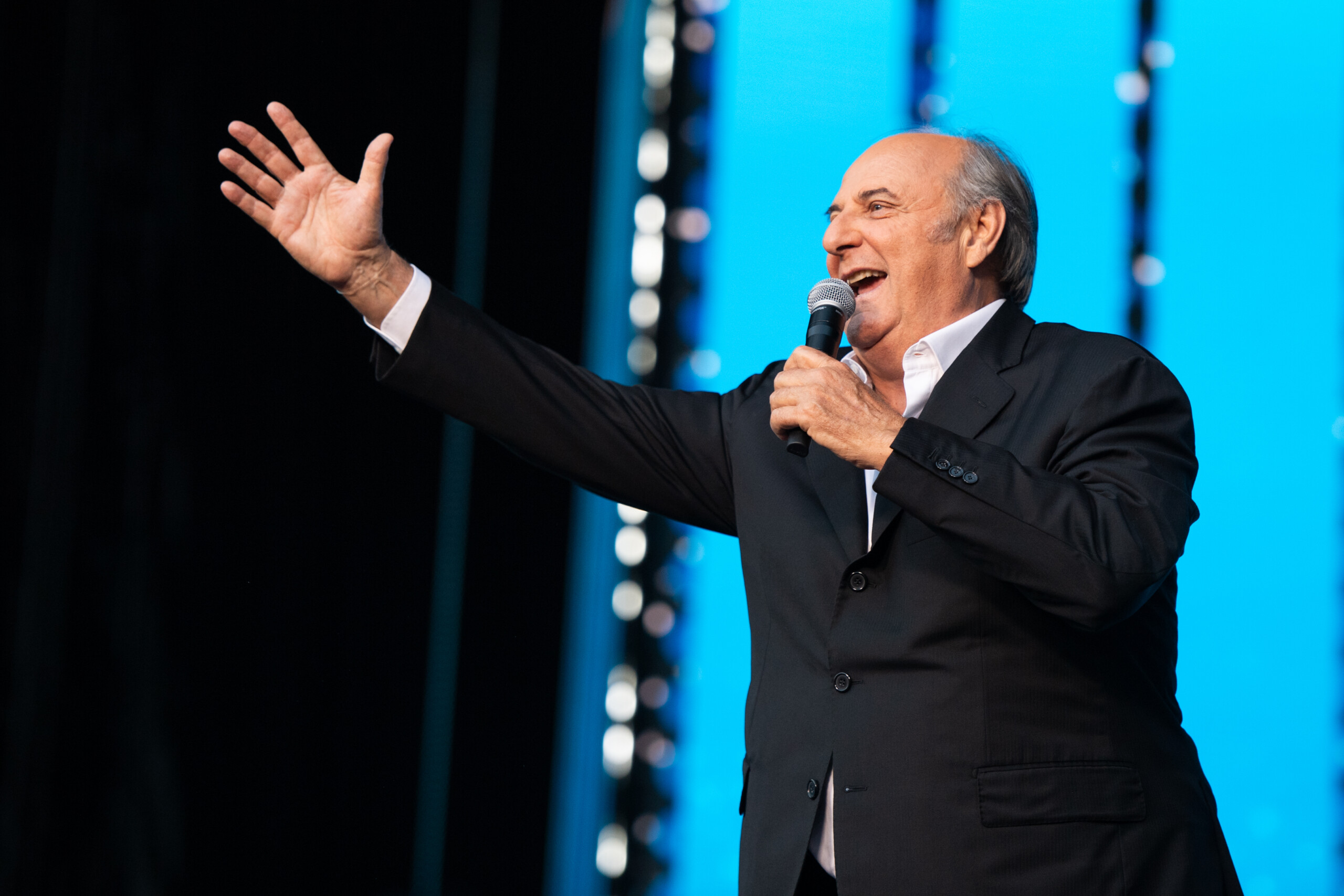 audiences tv gerry scotti remporte le premier round contre stefano de martino scaled