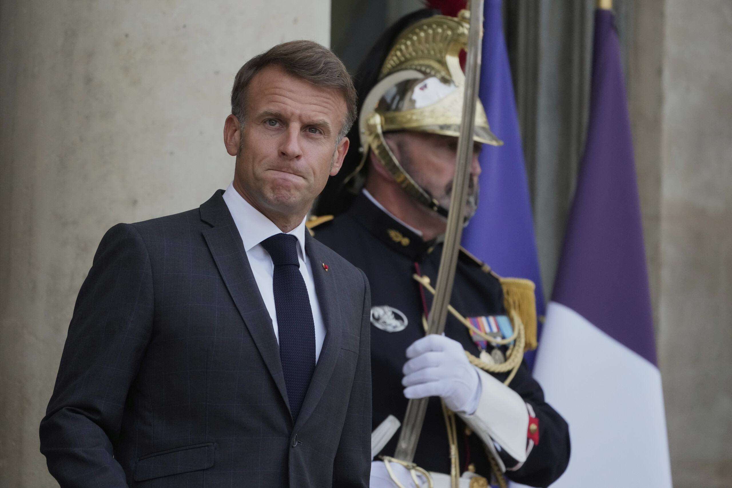 france macron prend acte de la chute de bayrou successeur dans quelques jours scaled