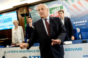 manoeuvre tajani on peut envisager une defiscalisation de la treizieme