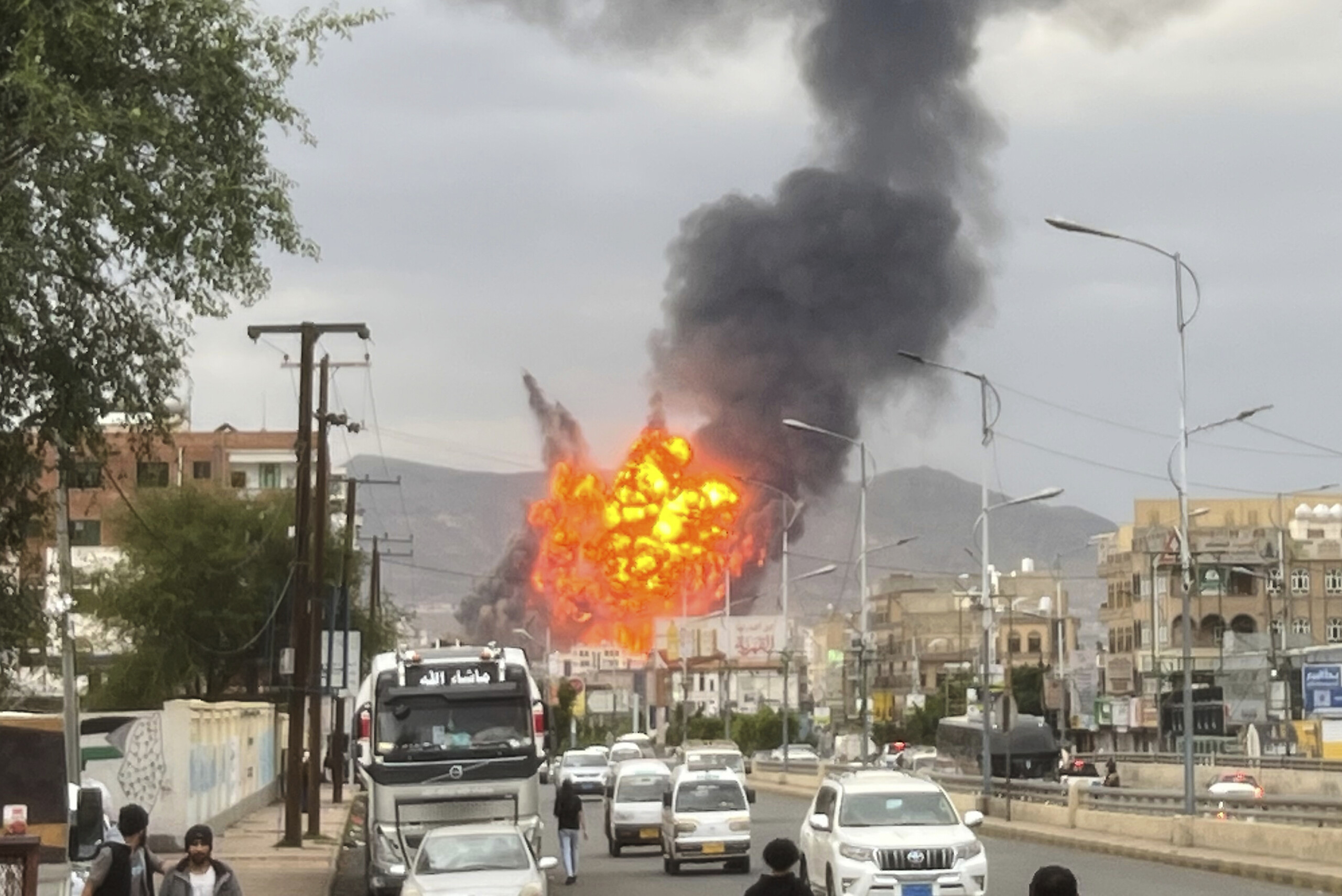 attaques israeliennes au yemen sanaa touchee scaled