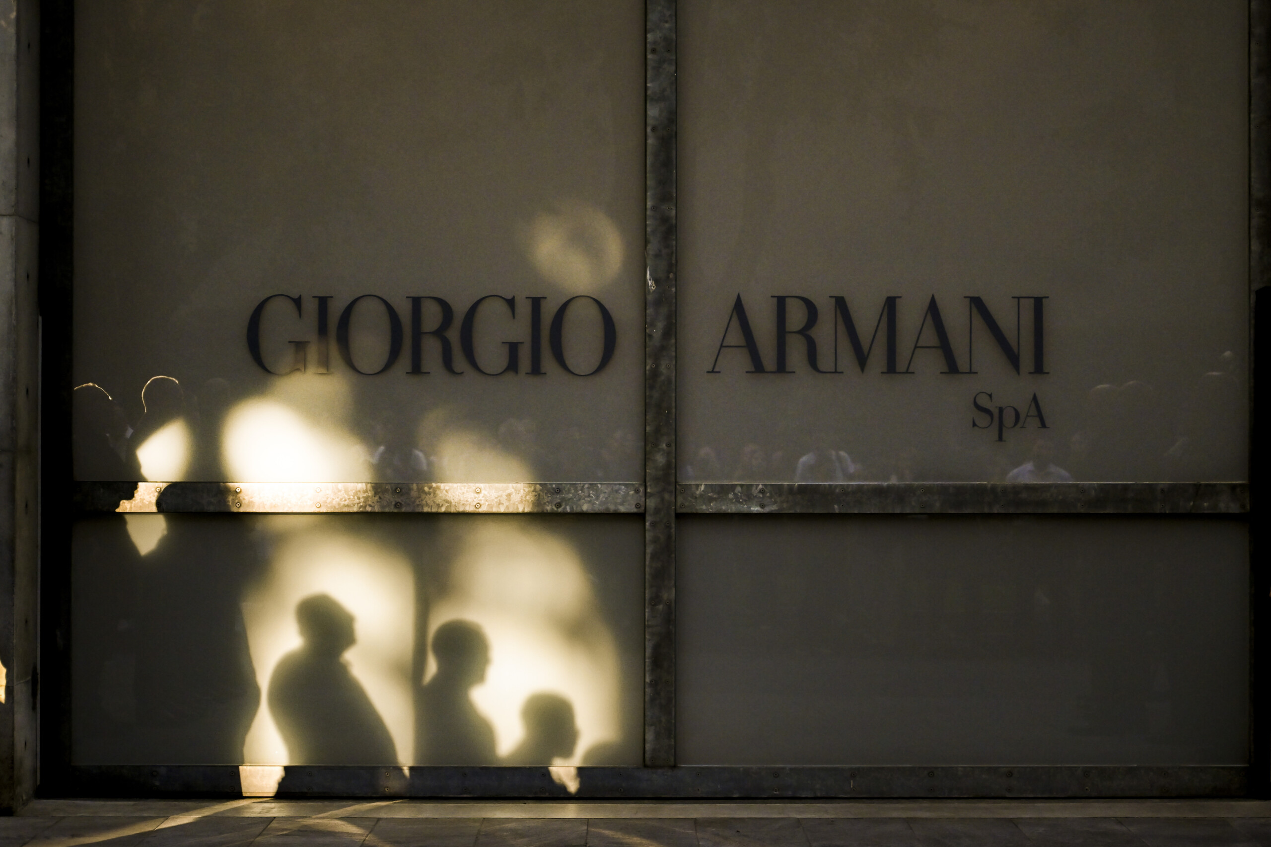 defiles du groupe armani confirmes a la fashion week de milan scaled