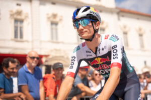 vuelta pellizzari remporte la 17e etape vingegaard toujours en rouge