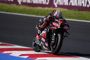 motogp pole position pour bezzecchi a saint marin deuxieme place pour a marquez