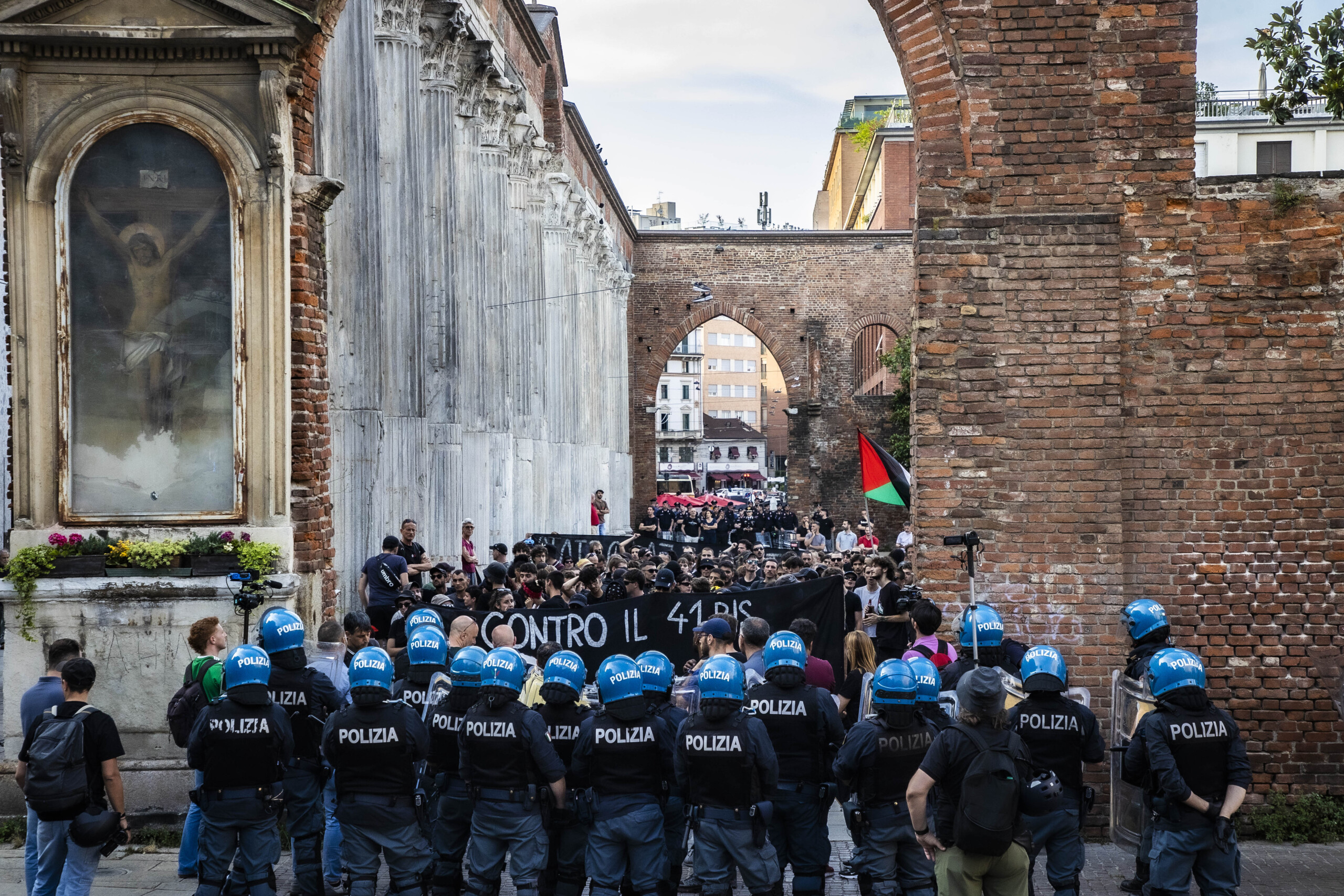 affaire cospito 10 condamnations pour une manifestation a milan escalade de violence contre la police scaled
