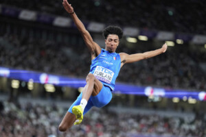 athletisme championnats du monde mattia furlani remporte lor au saut en longueur