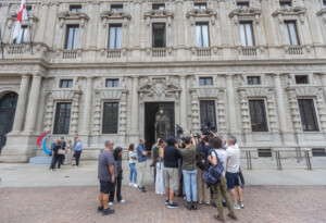 protestation pro palestine interrompt la seance du conseil municipal de milan