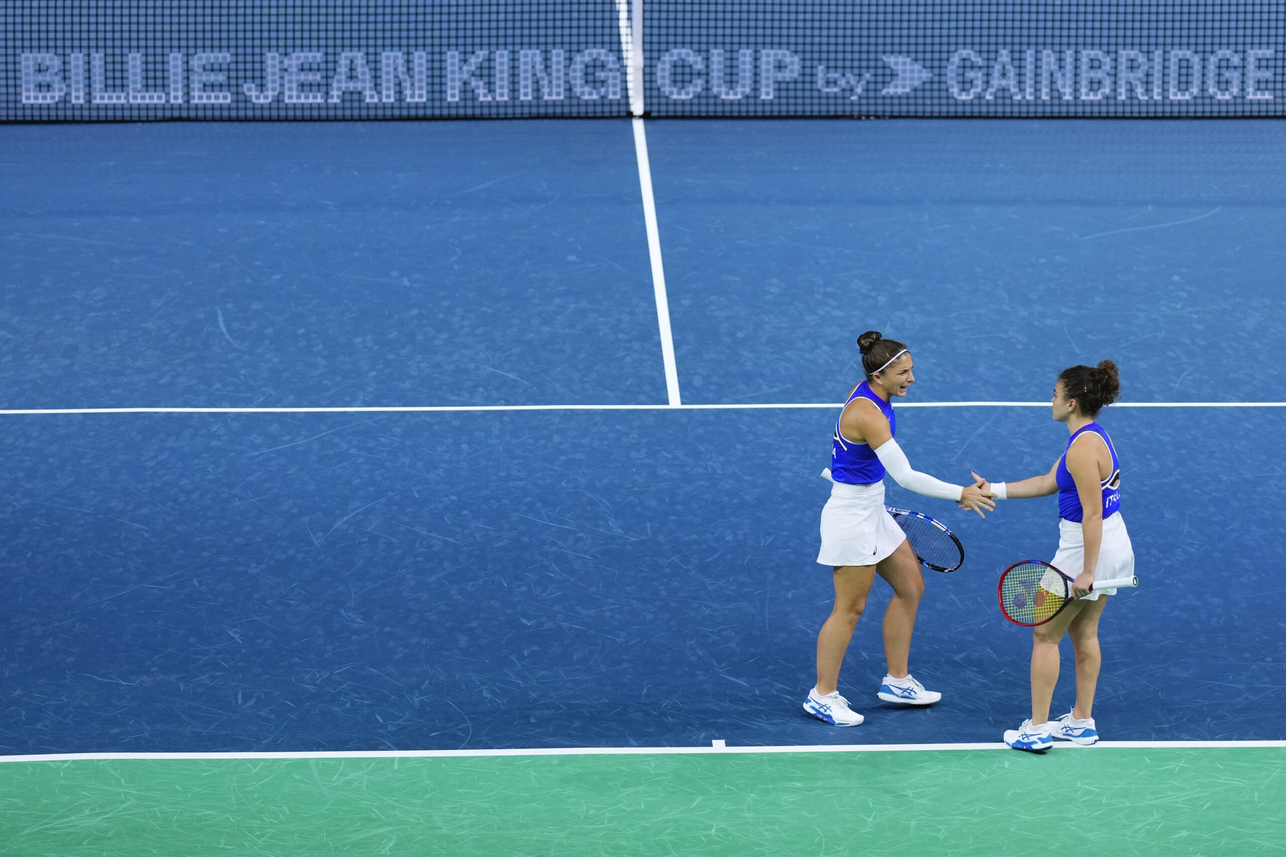 bjk cup litalie bat lukraine 2 1 et se qualifie pour la finale le double errani paolini decisif scaled