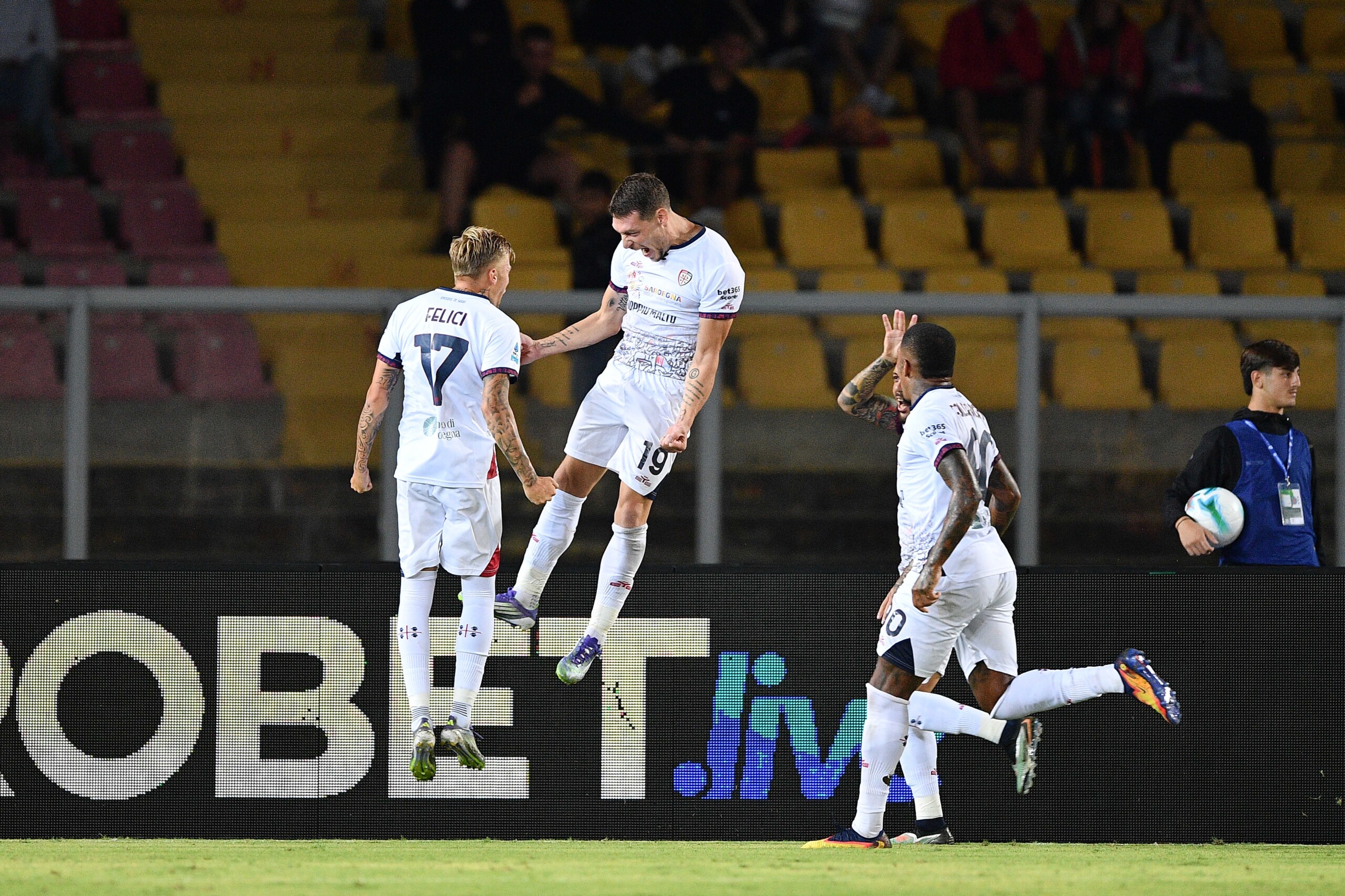 football serie a lecce cagliari 1 2 double de belotti scaled