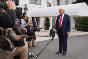 etats unis trump avant les funerailles de kirk nous celebrerons la vie dun grand homme