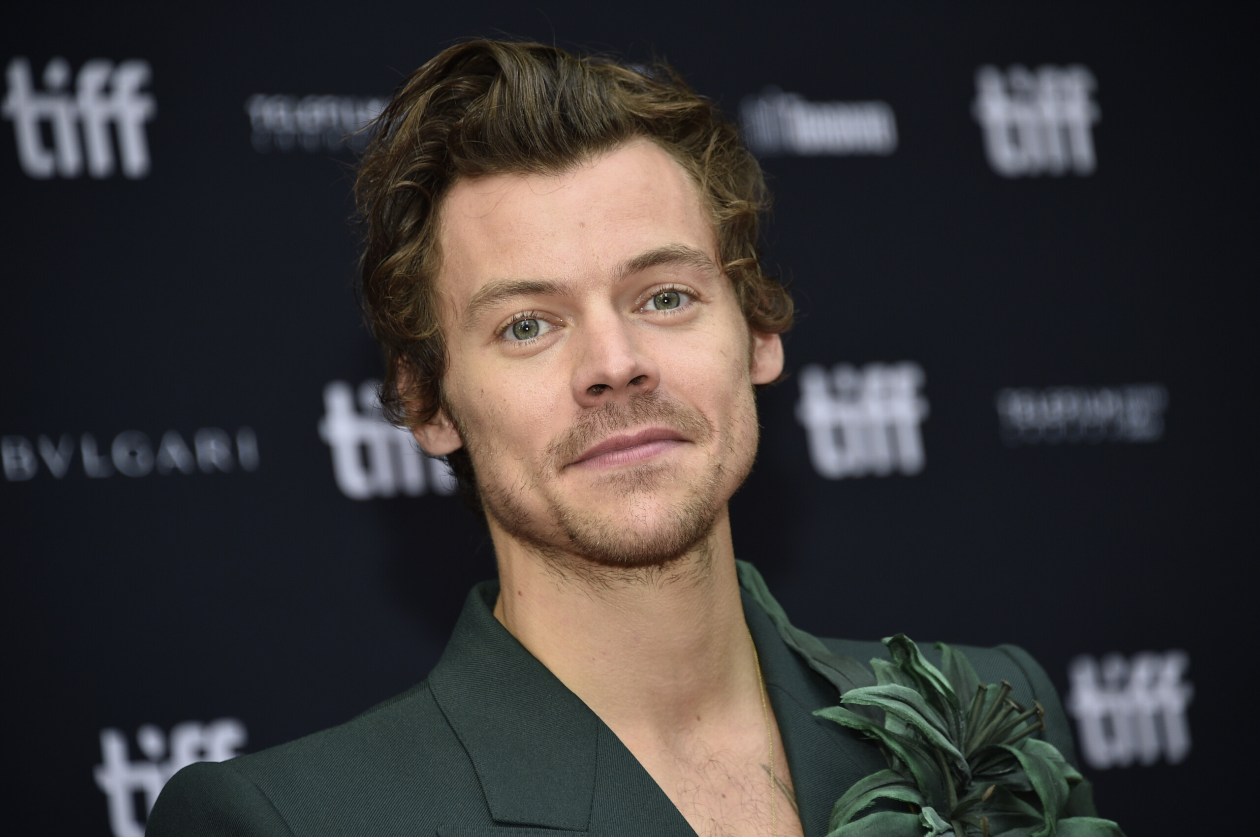 harry styles incognito a berlin court le marathon en moins de 3 heures scaled