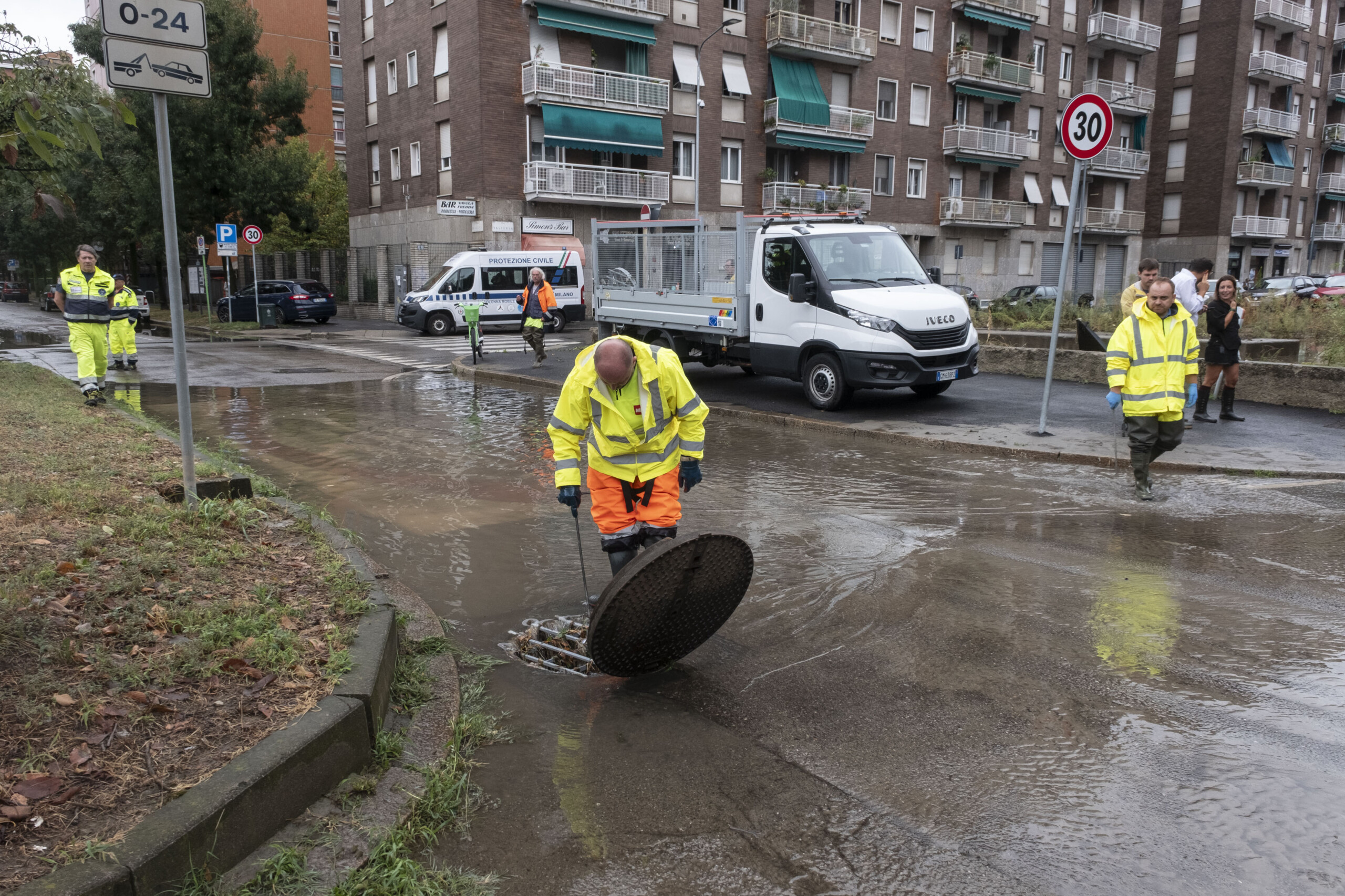 intemperies fortes pluies a milan le seveso deborde scaled