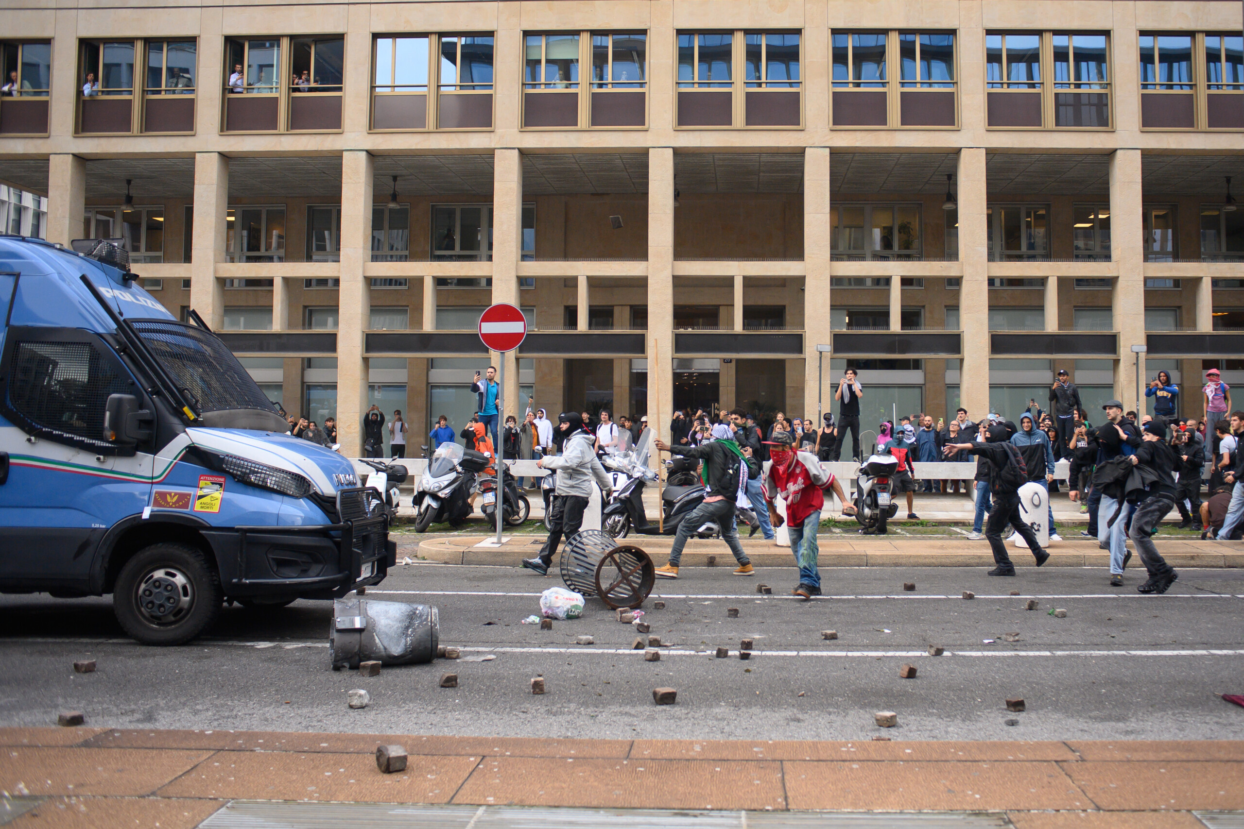 greve pour gaza affrontements a milan cinq arrestations scaled