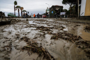 mauvais temps inondations a ischia la municipalite invite les citoyens a ne pas sortir de chez eux