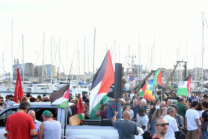 flottille les militants refusent la proposition denvoyer de laide a chypre