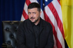 ukraine zelensky le kremlin devrait mettre fin a la guerre ou trouver un abri anti aerien