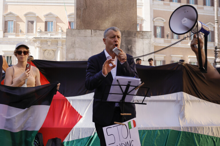 flottille scotto au premier signal darret disrael nous nous arreterons