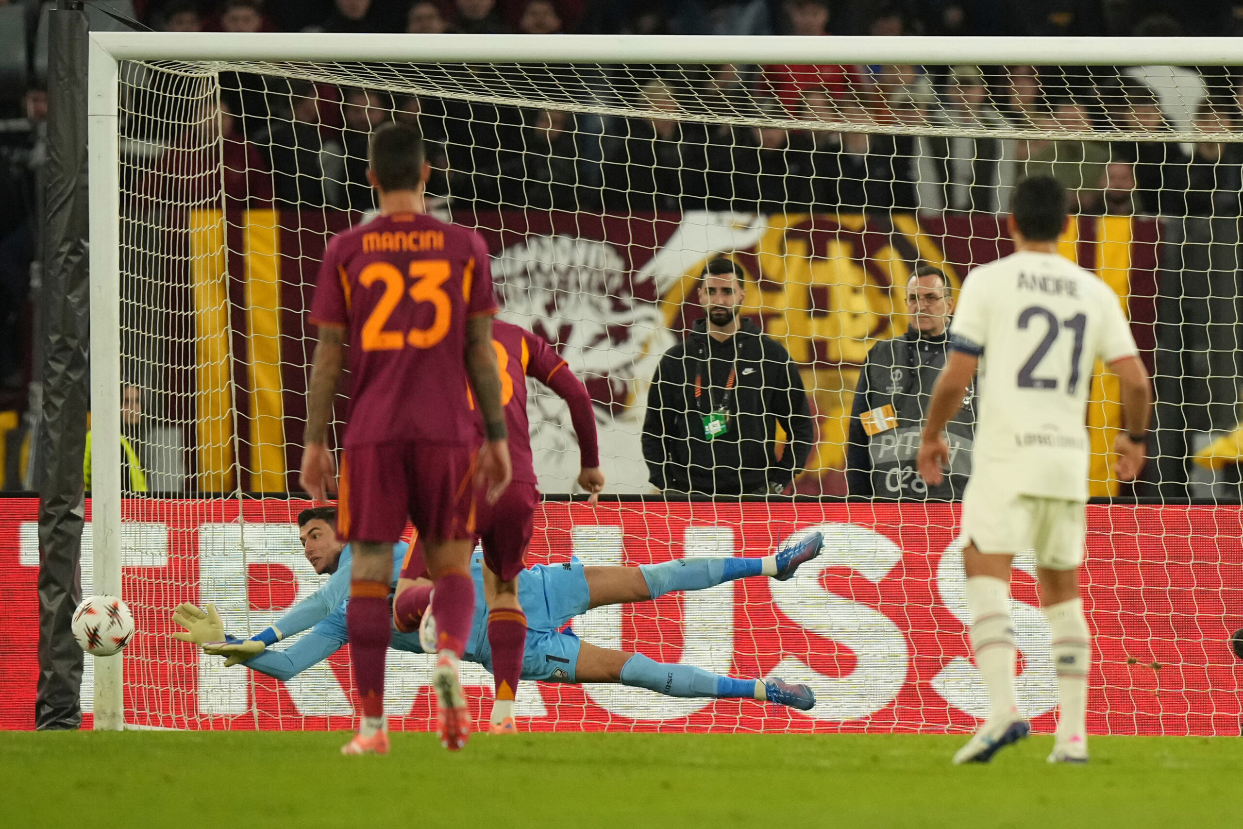 europa league rome lille 0 1 les giallorossi ratent trois penalties scaled